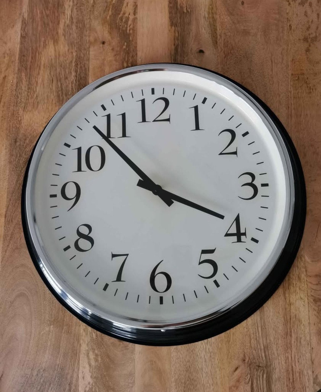 Grote Wandklok 59cm, Huis en Inrichting, Woonaccessoires | Klokken, Ophalen, Wandklok, Analoog, Zo goed als nieuw