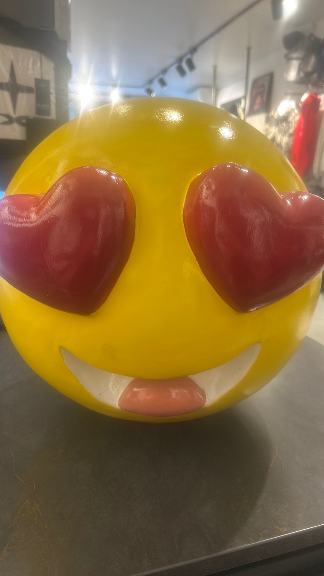 Emoji coeur  de 40cm, Antiquités & Art, Art | Objets design, Autres matériaux, 40 cm, Poupée/figurine, Enlèvement