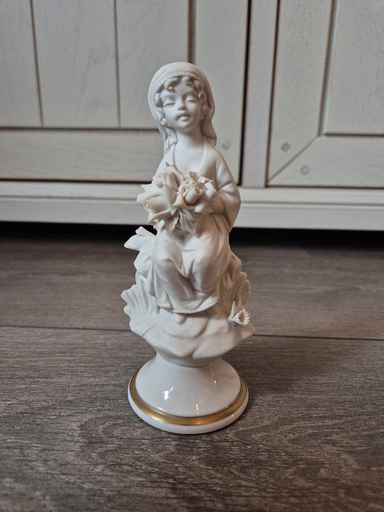 Statue italienne vintage de Capodimonte Fille avec fleurs, Enlèvement ou Envoi, Comme neuf, Humain