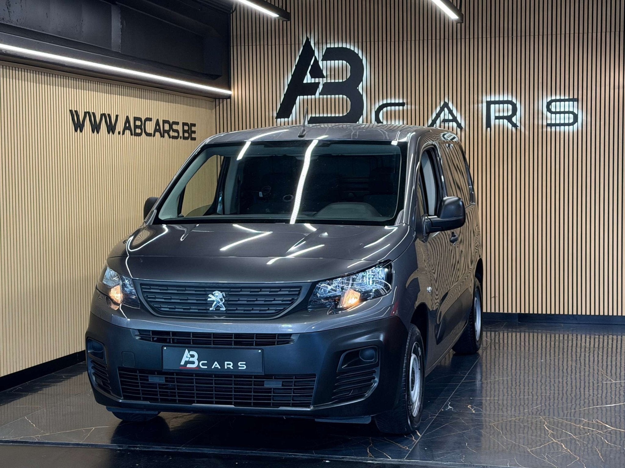 Peugeot Partner 1.5 BLUEHDI UTILITAIRE 49MKM * UTILITAIRE *, Argent ou Gris, Achat, Euro 6, Entreprise