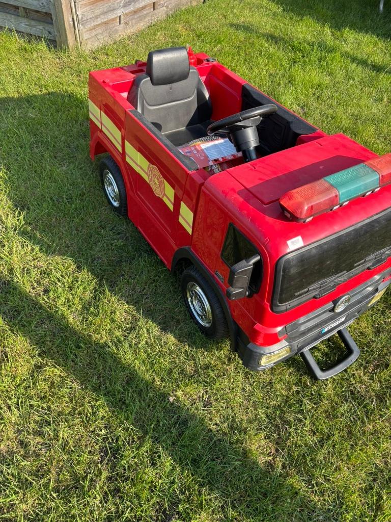 Elektrische kinderauto brandweer, Ophalen, Zo goed als nieuw
