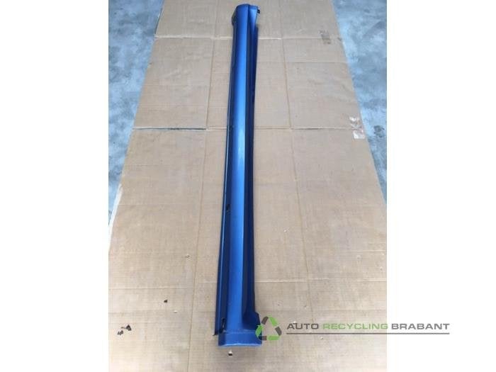 Jupe droite d'un Mercedes A-Klasse, -, 3 mois de garantie, Utilisé, -