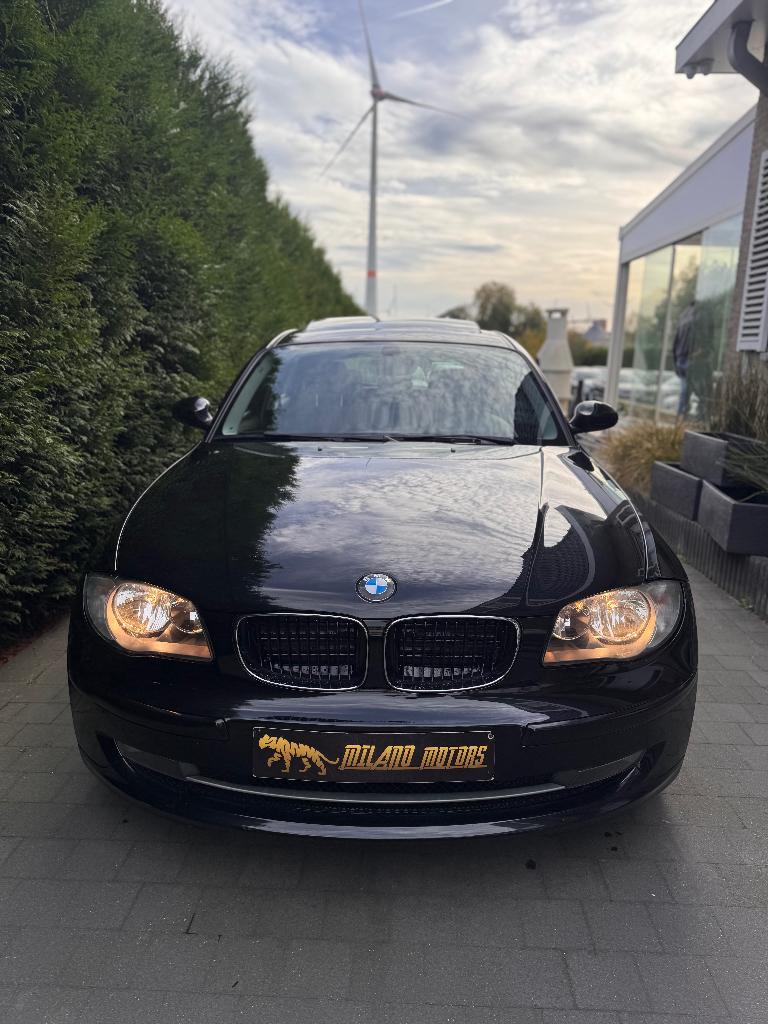 Bmw 116I 2009, Auto's, BMW, Voorwielaandrijving, Zwart, 4 cilinders, Zwart