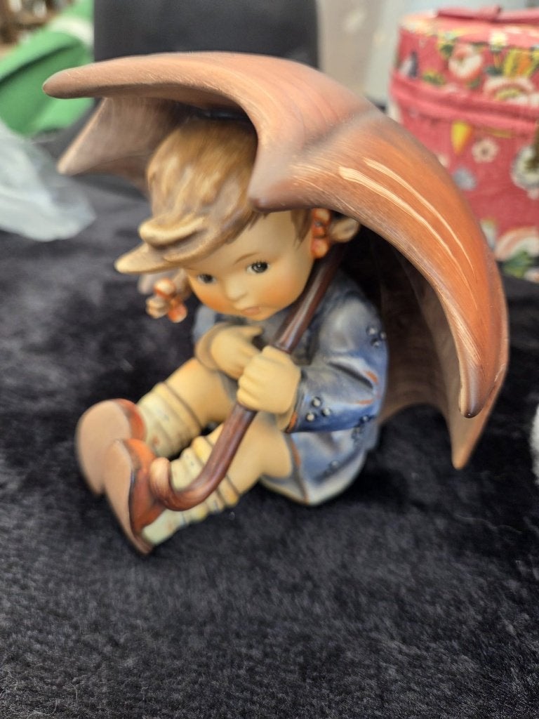 MJ Hummel meisje met paraplu 152/0 B Goebel, Ophalen of Verzenden, Zo goed als nieuw, Hummel