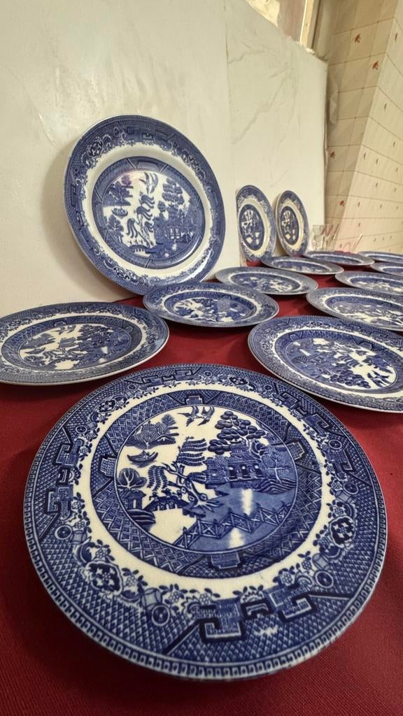Large Blue Willow Dinner Set – Plates & Serving Platters, Enlèvement