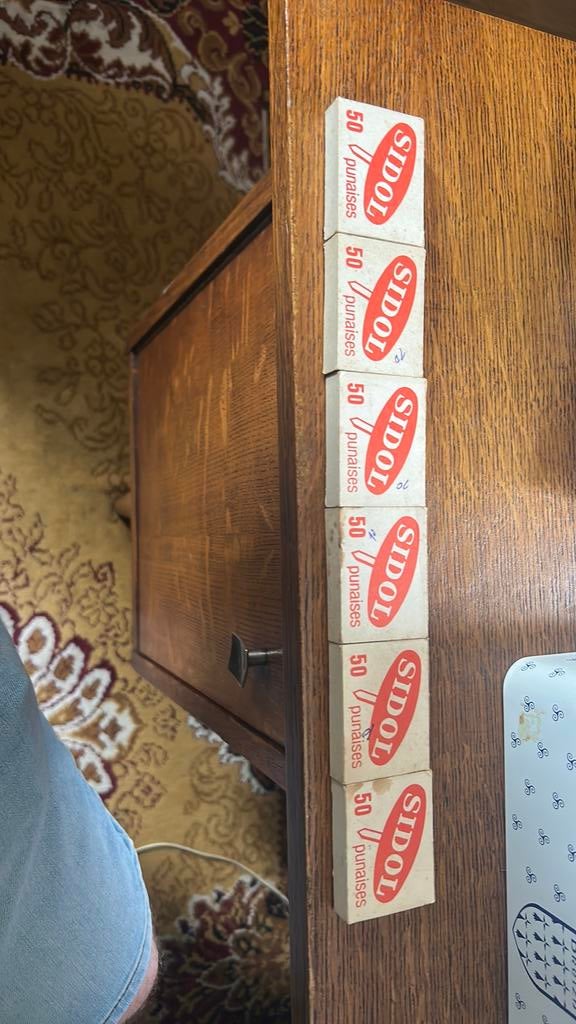 Retro sidol punaises., Enlèvement