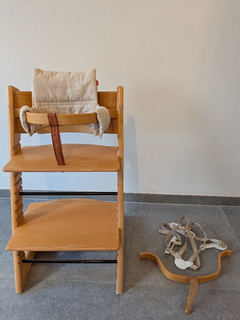Stokke kinderstoel met harnas, rugleuning en kussentje, Kinderen en Baby's, Ophalen, Gebruikt, Meegroeistoel, Gordel(s)