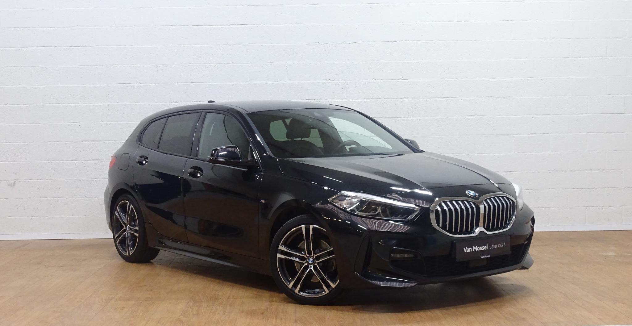 BMW 1-serie 118iA (automatique), Autos, 144 g/km, https://public.car-pass.be/vhr/963d7d32-9aa6-4bf8-ac0c-a96814ef2da0, Achat, Éclairage LED