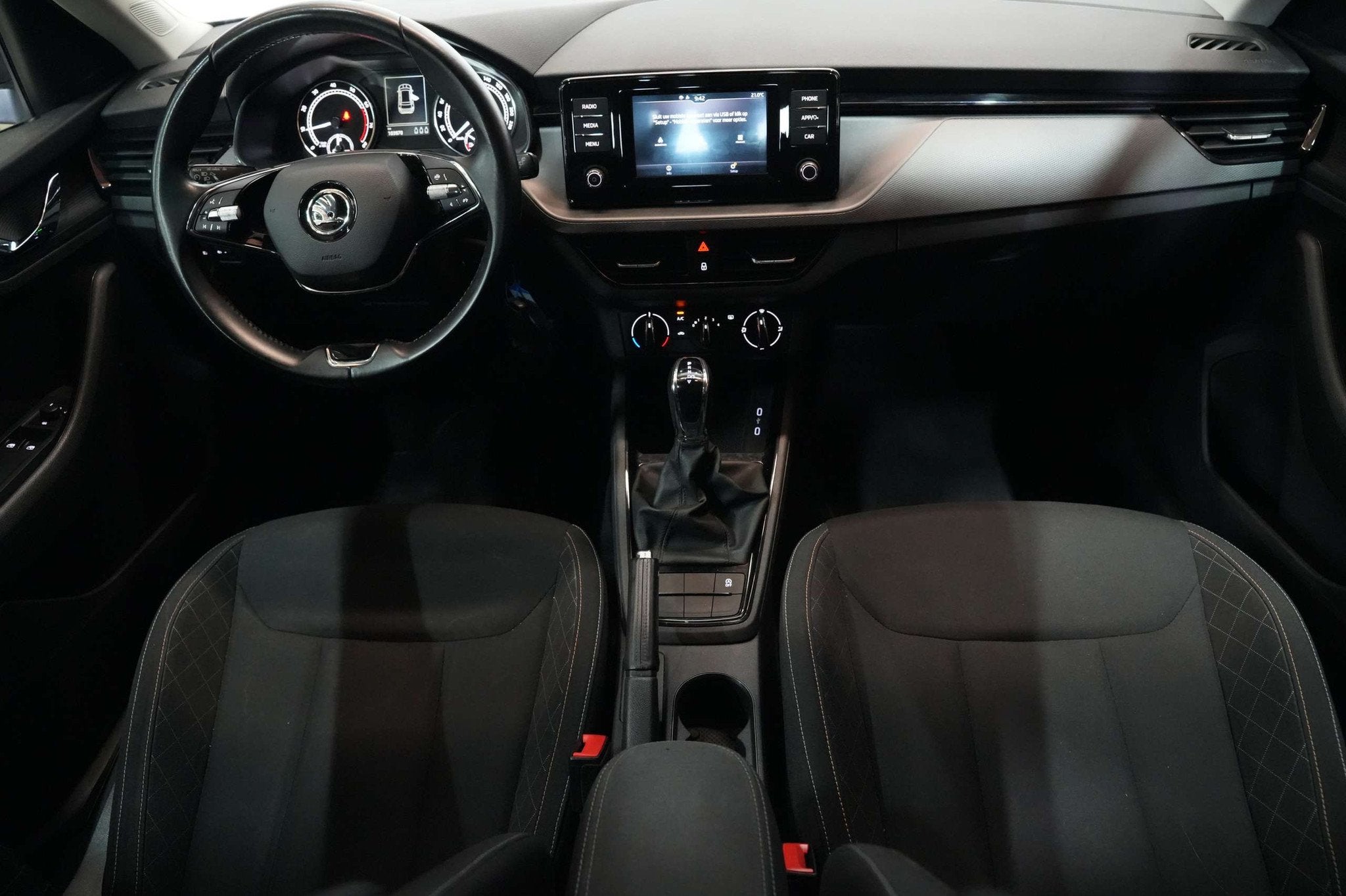 Skoda Kamiq 1.0 TSI Automaat CarPlay Benzine LED Garantie, Auto's, Skoda, Stof, Gebruikt, 1760 kg, Bedrijf