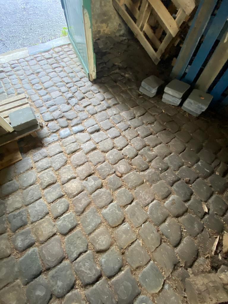 Pavés de rue, Enlèvement, Comme neuf