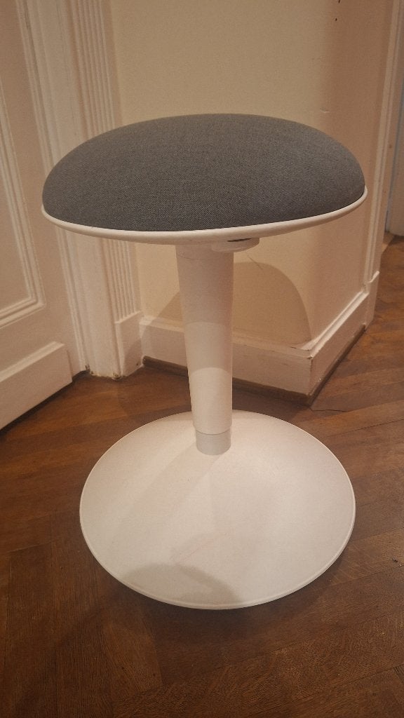 IKEA Nilserik designkruk wit/grijs, Ophalen, In hoogte verstelbaar, Zo goed als nieuw, Kunststof