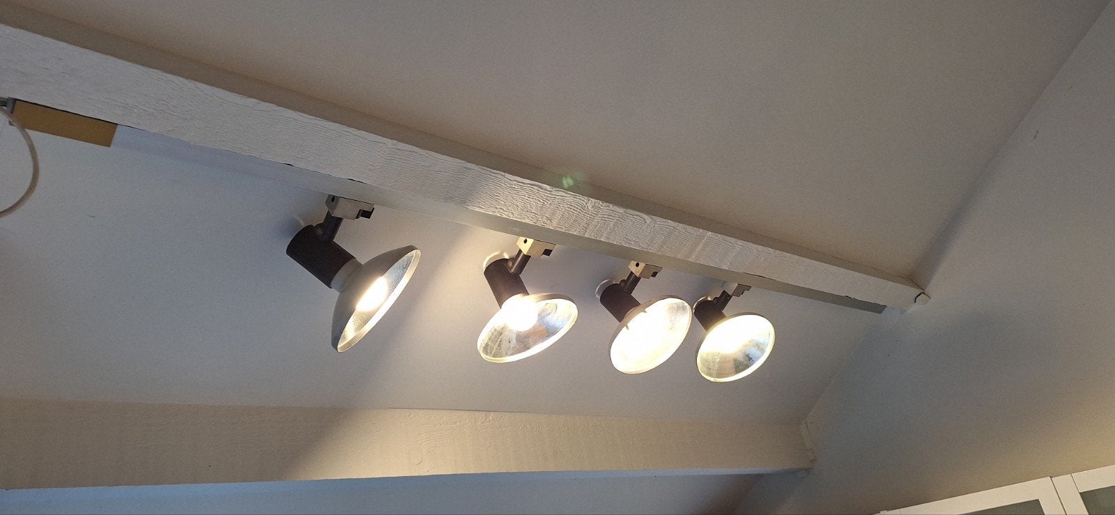 Vintage rail met 4 spots Philips - gebruiksklaar, Huis en Inrichting, Lampen | Spots, Ophalen, Philips, Halogeen, Railspot