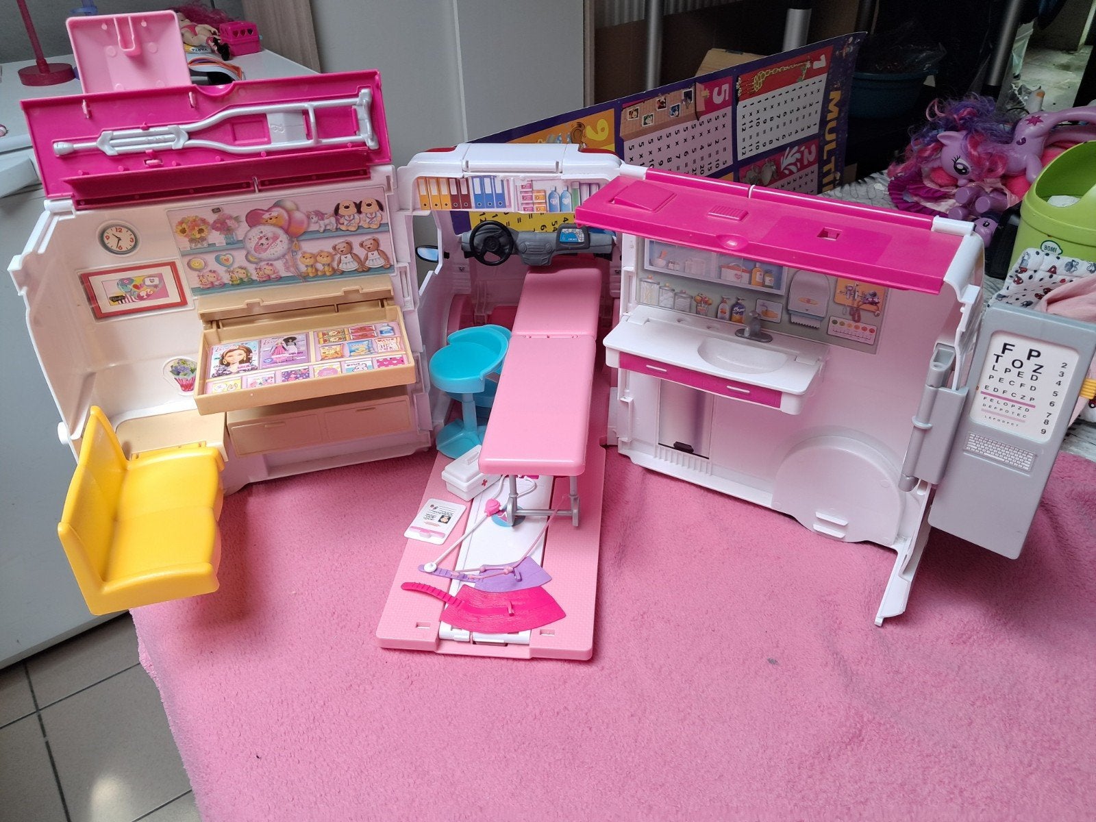 Ambulance barbie, Enlèvement