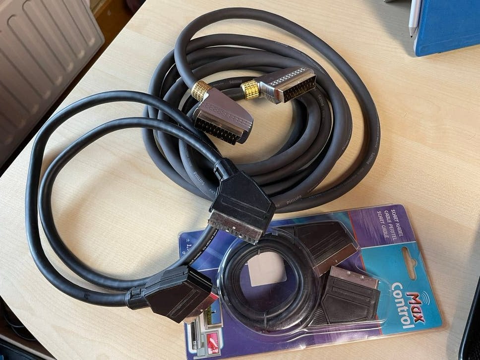 3 SCART-kabels met o.a. Philips kabel met vergulde contacten, Audio, Tv en Foto, Audiokabels en Televisiekabels, Ophalen of Verzenden