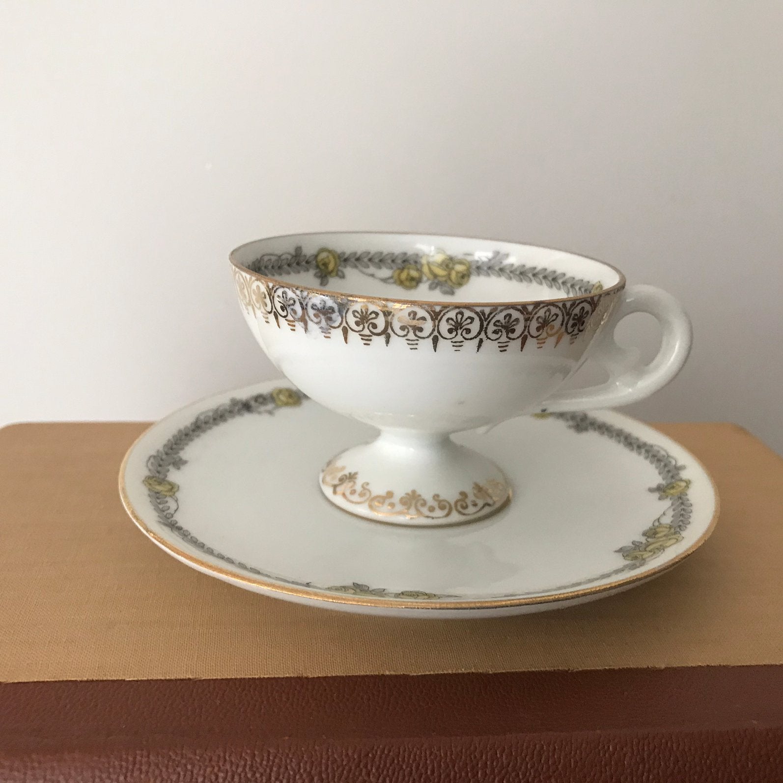 Mokkatasje in porselein, Oscar Schlegelmilch, Ophalen of Verzenden