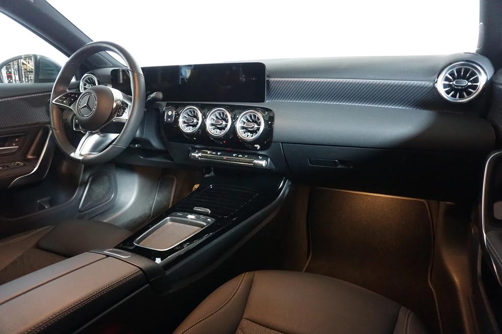 Mercedes-Benz A-CLASS 200 d (automatique), Autos, Achat, 110 kW, Entreprise, Carnet d'entretien