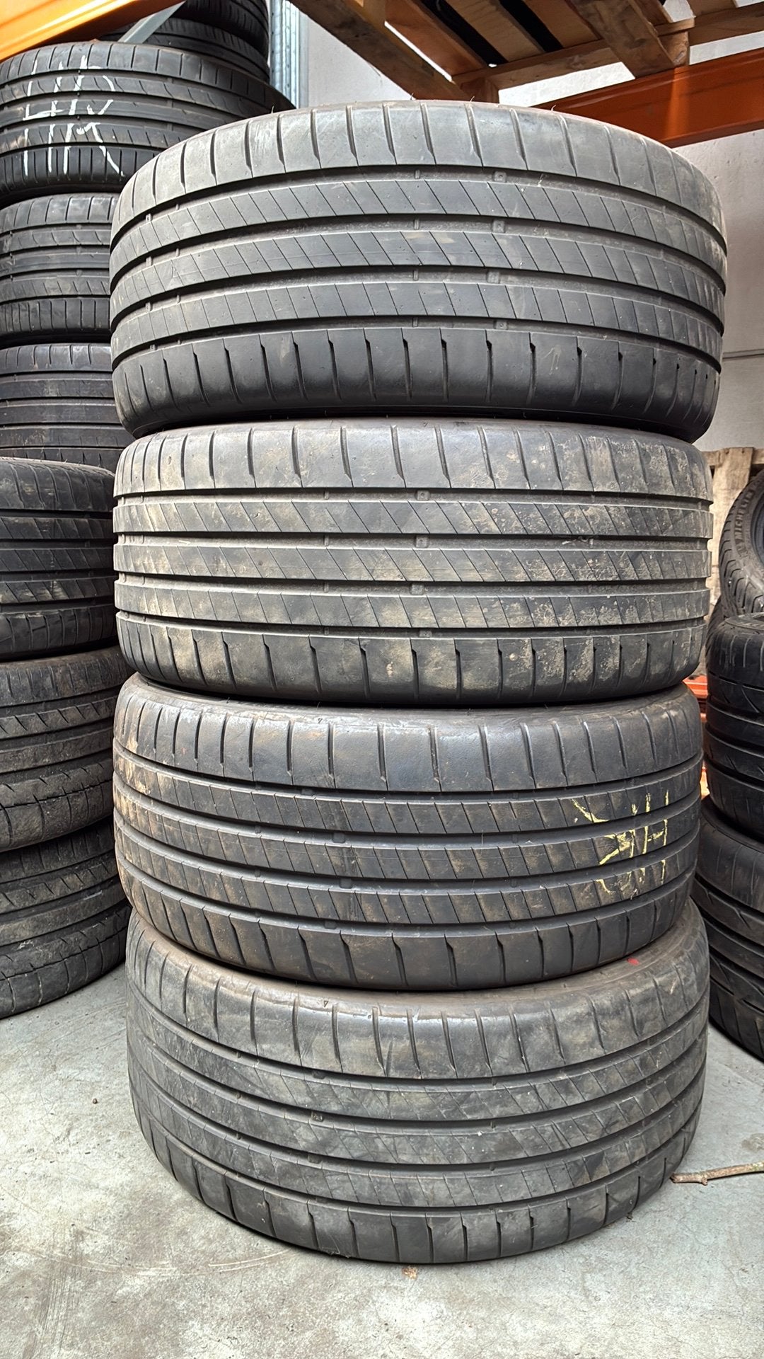 2353519 235/35/19 235/35R19 zomerbanden merk Bridgestone, Ophalen