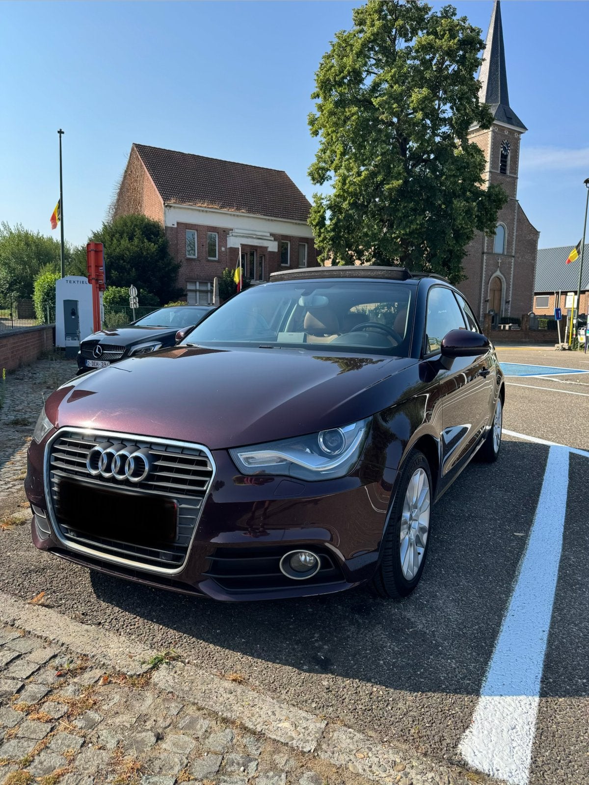 Audi A1, donkerrood, open dak, lederen zetels., Auto's, Voorwielaandrijving, A1, Zwart, Leder