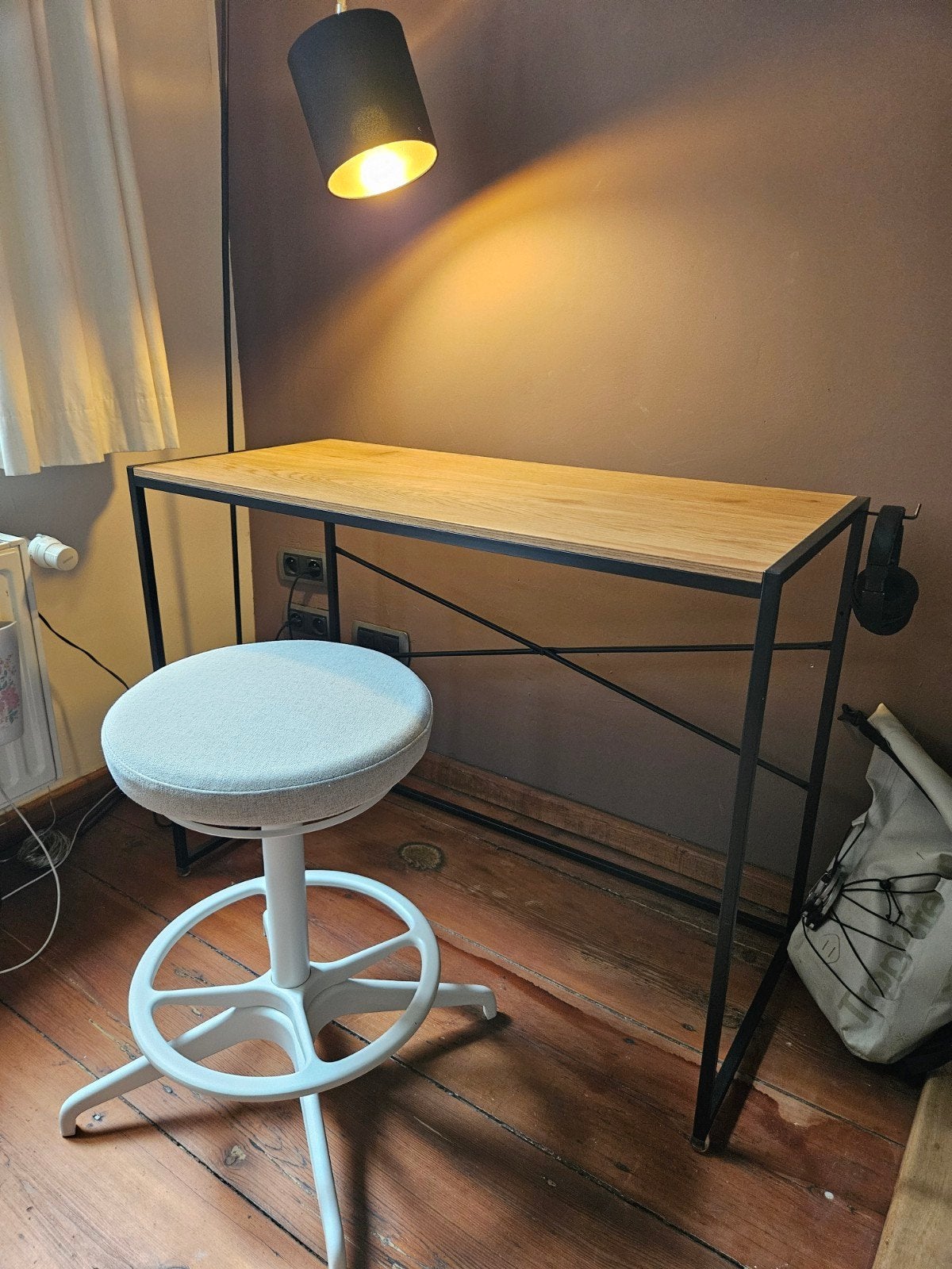 Bureau met hout-look blad en metalen frame, Huis en Inrichting, Ophalen, Zwart, Hout