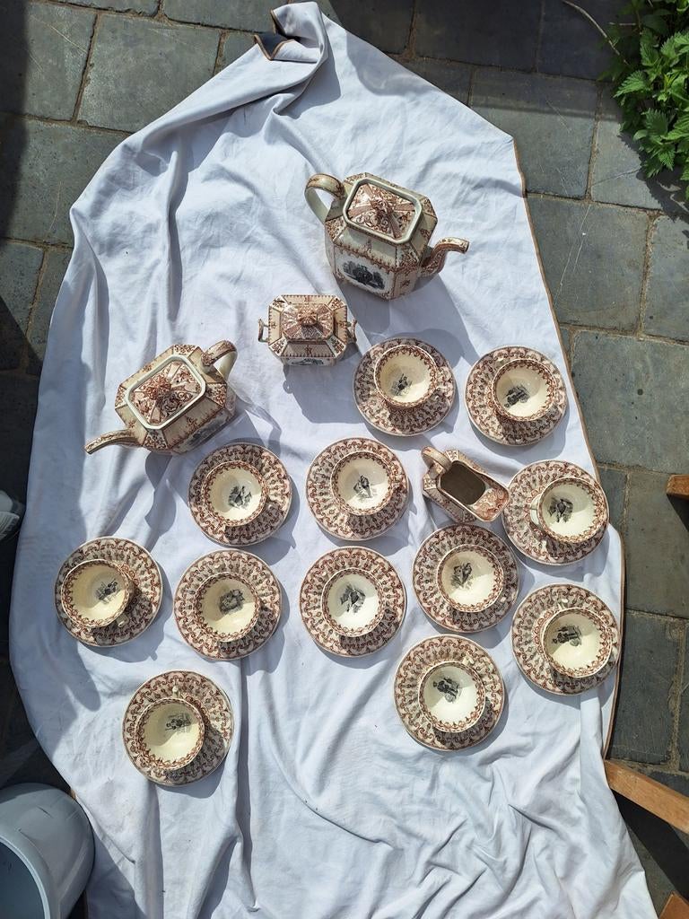 Antiek Boch Frères servies compleet theeservies 12 kopjes, Ophalen