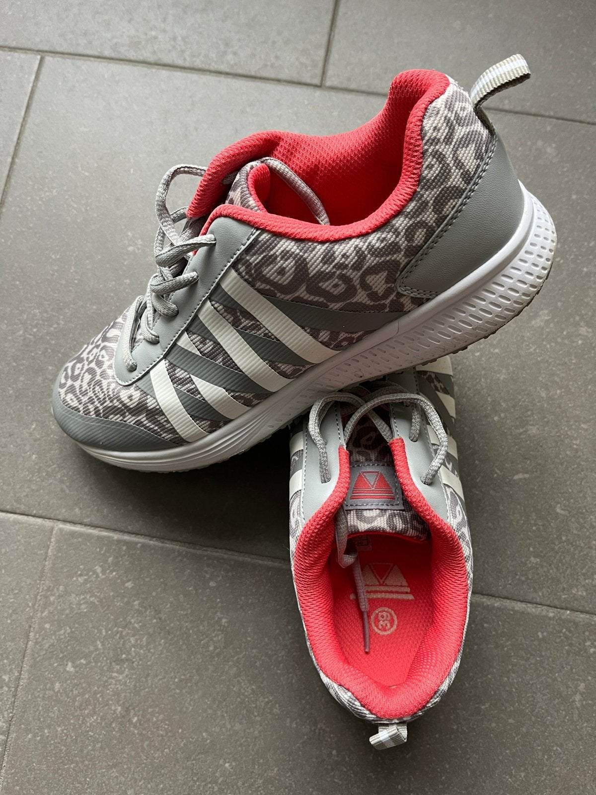 Sportschoenen maat 39, Ophalen, Zo goed als nieuw