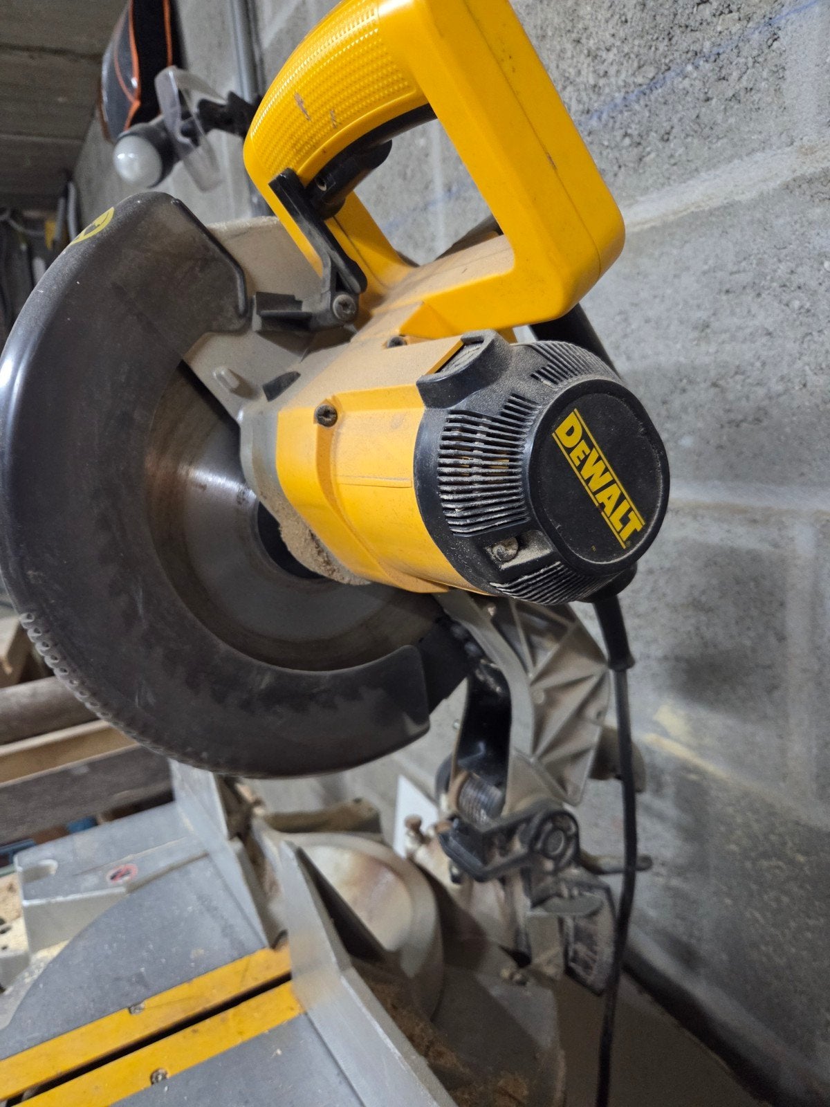 DeWalt Afkortzaag / Verstekzaag (Professionele Kwaliteit), Ophalen of Verzenden, Gebruikt, Overige typen