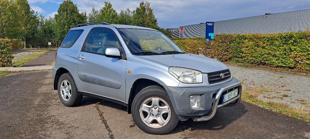 TOYOTA RAV4 ESSENCE - 1ER PROPRIÉTAIRE, Argent ou Gris, Achat, Boîte manuelle, Entretenue par le concessionnaire