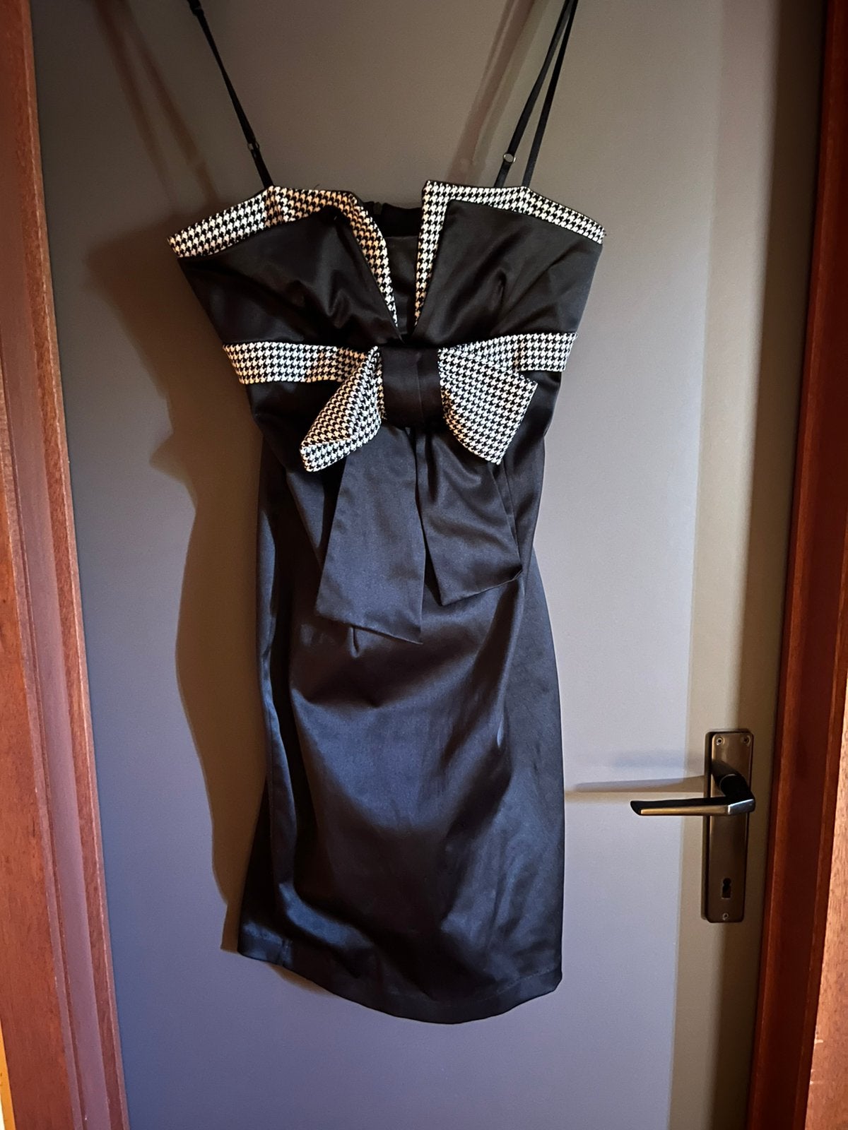 Robe noire intemporelle, Enlèvement, Comme neuf, Taille 36 (S), Noir