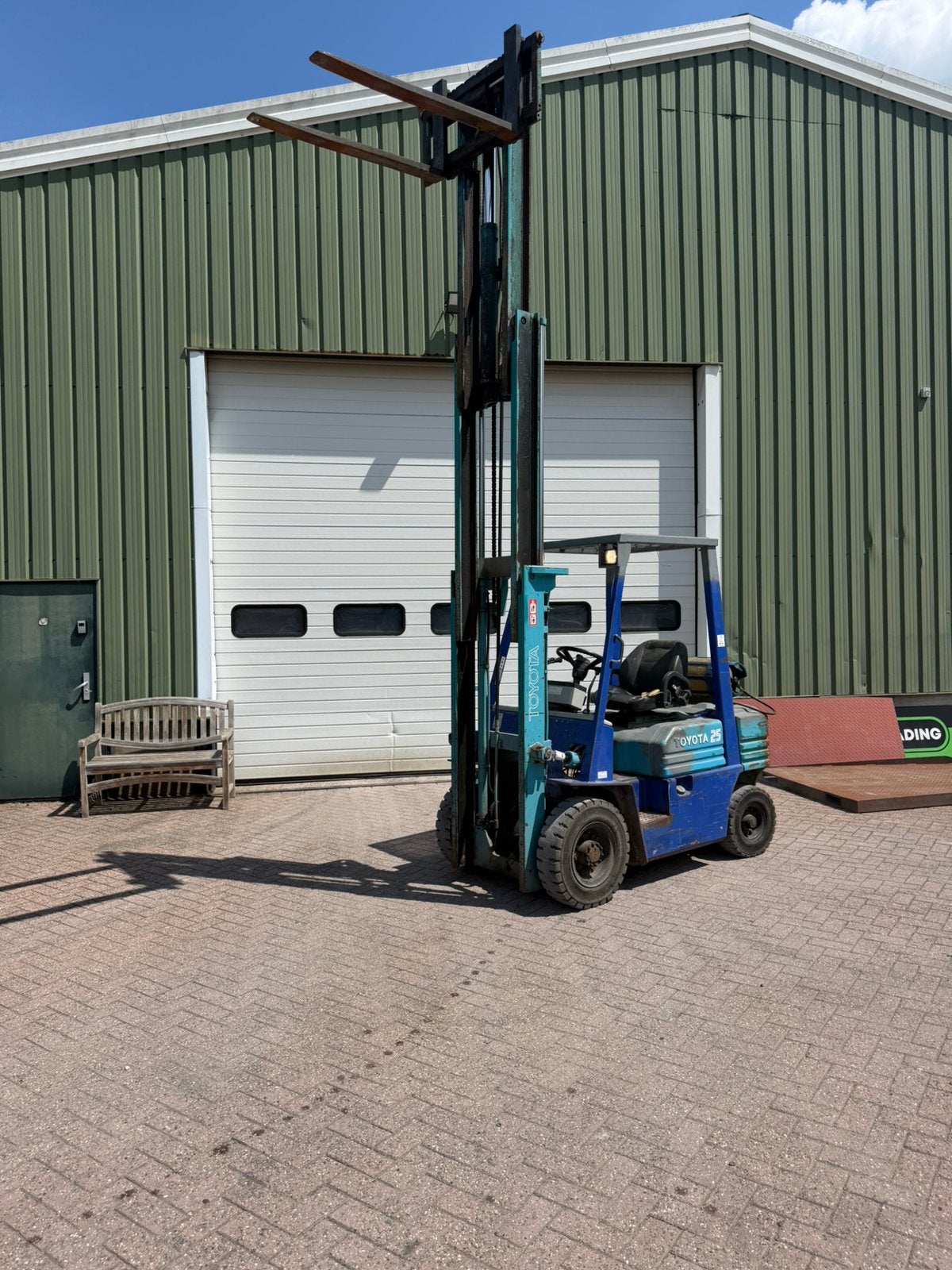 Te koop heftruck toyota 2,5 ton gas triplo sideshift, Zakelijke goederen, Ophalen, Heftruck