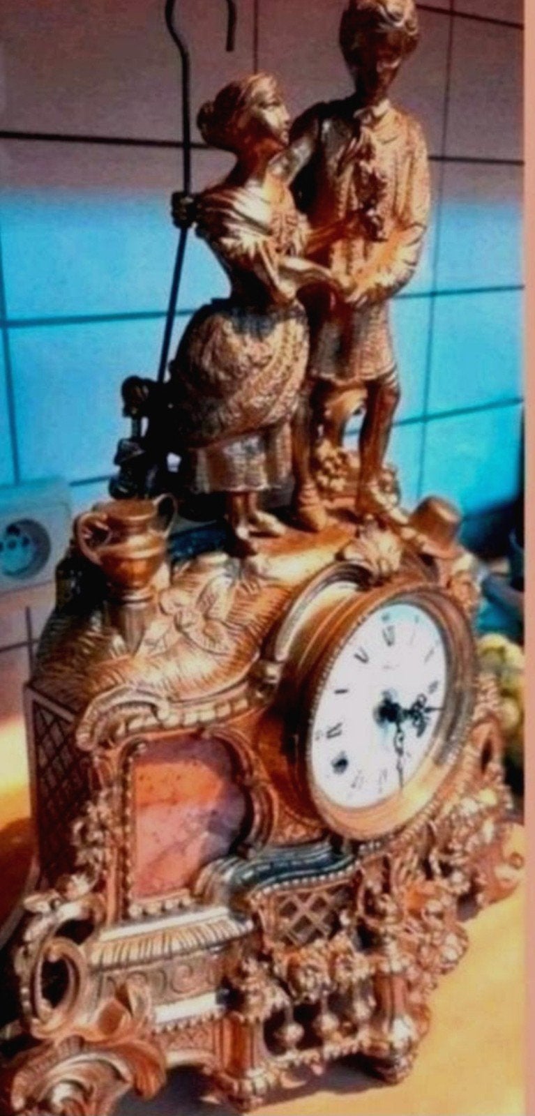 Antieke Bronzen klok gesigneerd
Werkende staat met Sleutel !, Antiek en Kunst, Ophalen of Verzenden