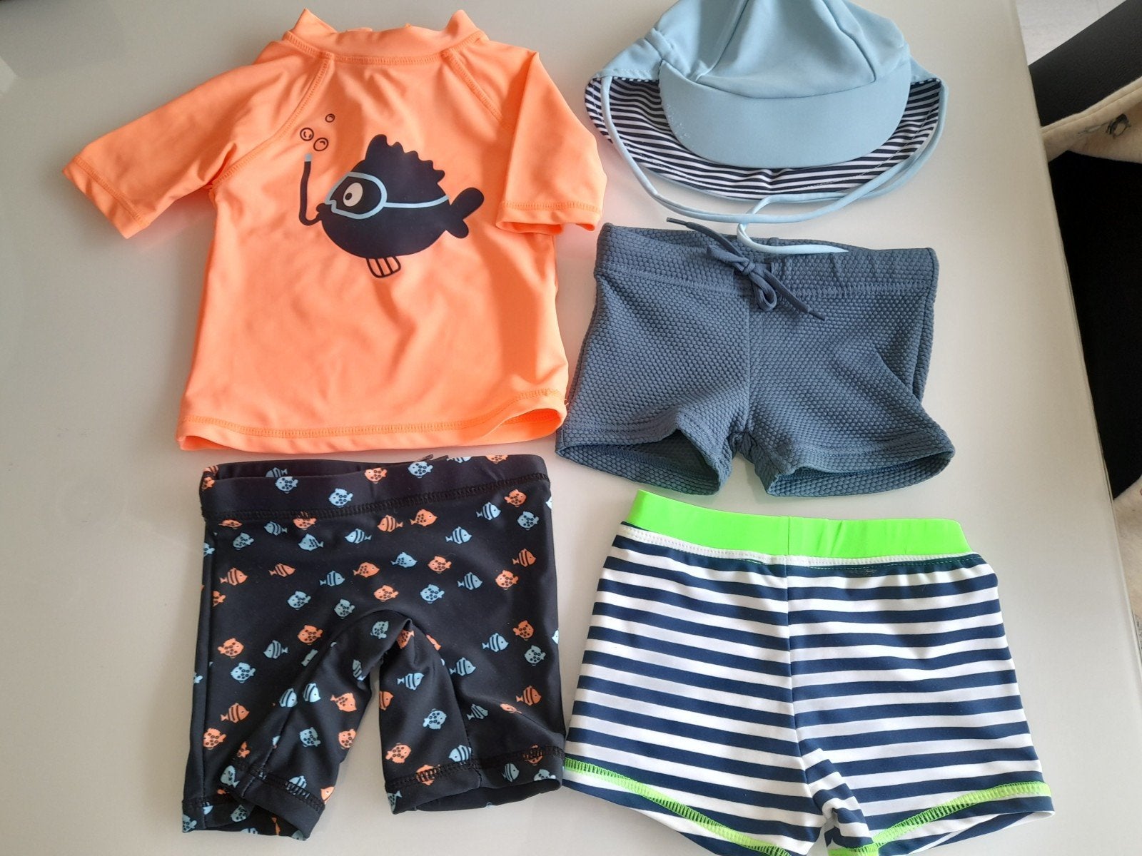 Zwempakje, zwembroekjes met petje 74-80, Kinderen en Baby's, Babykleding | Baby-zwemkleding, UV-zwemkleding, Ophalen of Verzenden