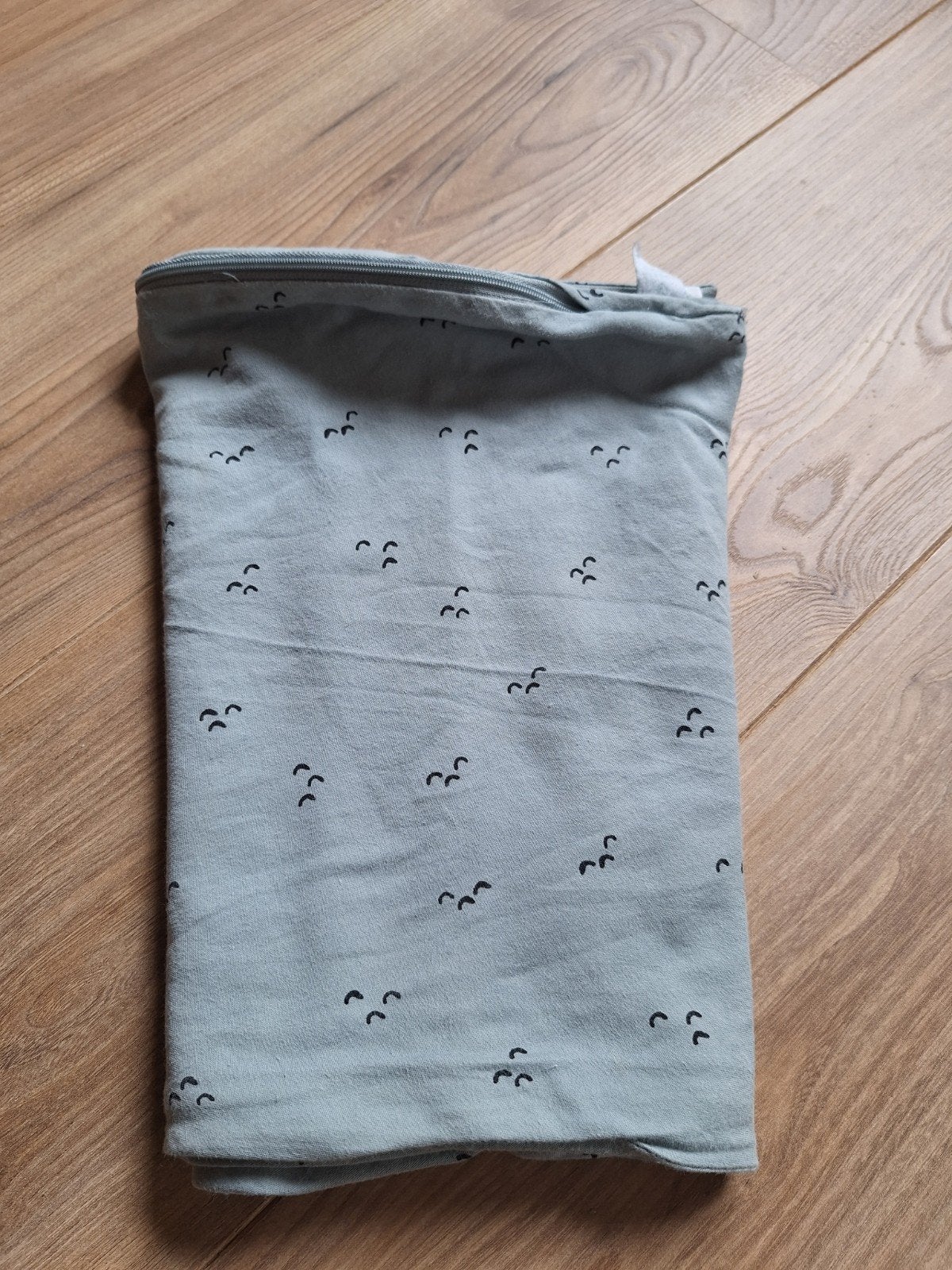 Overtrek voedingskussen - Merk Trixie -
Organic cotton., Kinderen en Baby's, Ophalen, Zo goed als nieuw, Wasbare/afneembare hoes