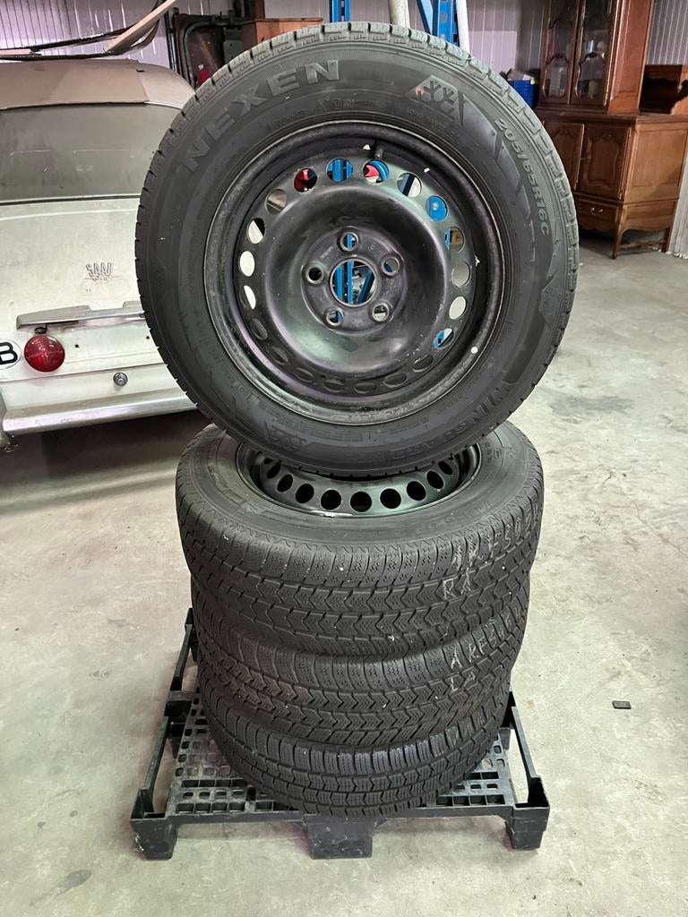 Winterbanden Volkswagen Transporter – 205/65 R16C op velg, Ophalen, Winterbanden, Velg(en)