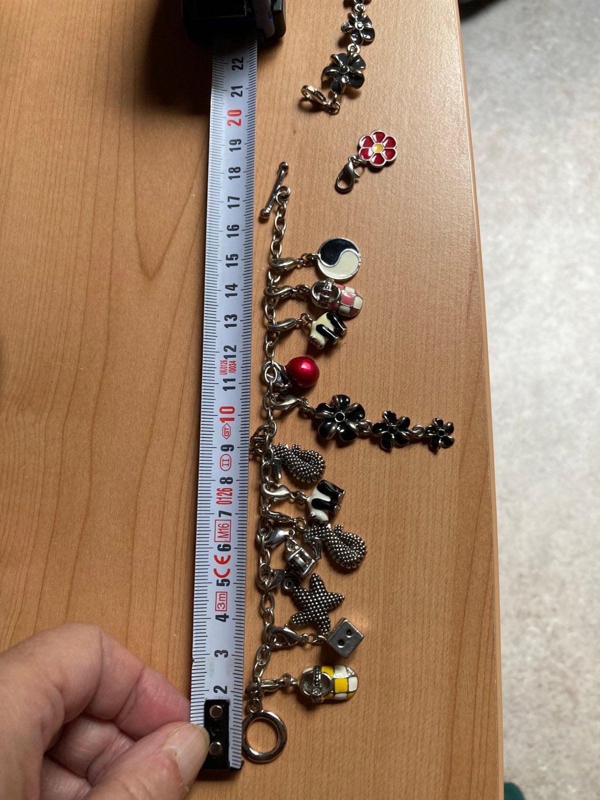 Bracelet avec breloques, Envoi, Comme neuf