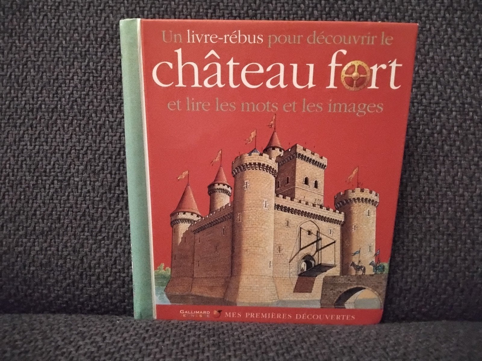 château fort, Boeken, Ophalen