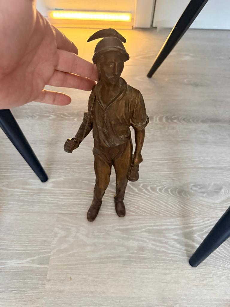 Bronzen beeldje, Enlèvement