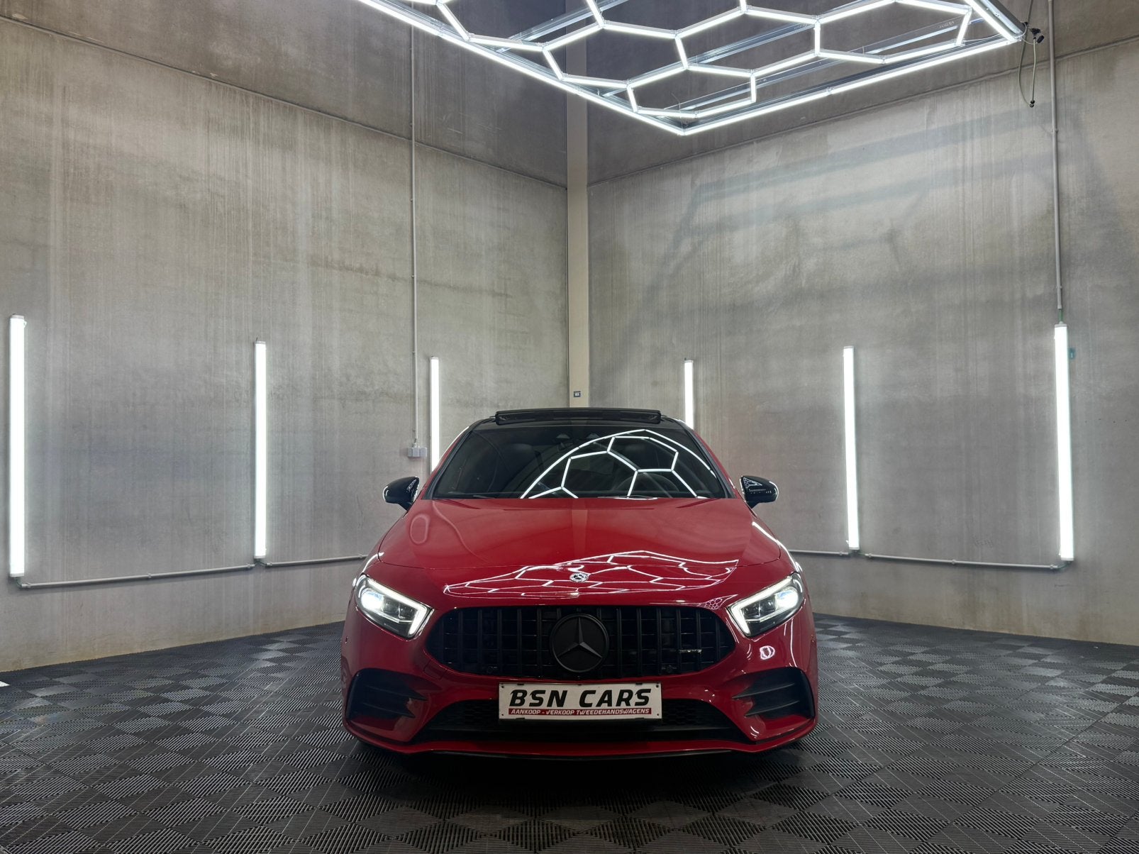 MERCEDES-BENZ A180D/A35 LOOK/PANO/MEMORY/SFEER/CARPLAY/GRNTI, Auto's, Alcantara, 5 deurs, https://public.car-pass.be/vhr/ae4c4b5e-4111-4ed8-b73b-511fea418591