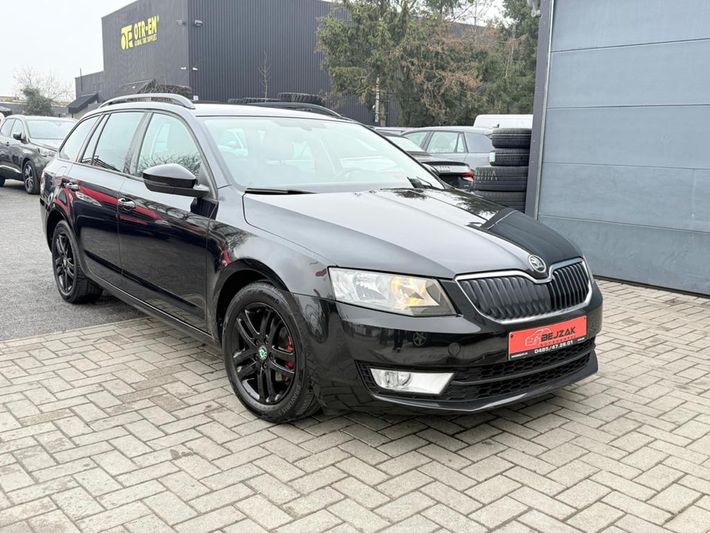 Skoda Octavia 1.2i 1j garantie Navi - Cruiscontrol -Trekhaak, Auto's, Skoda, Euro 5, Bedrijf, Handgeschakeld, https://public.car-pass.be/vhr/f59c37f7-7a89-4077-b7af-0a61987f07b0