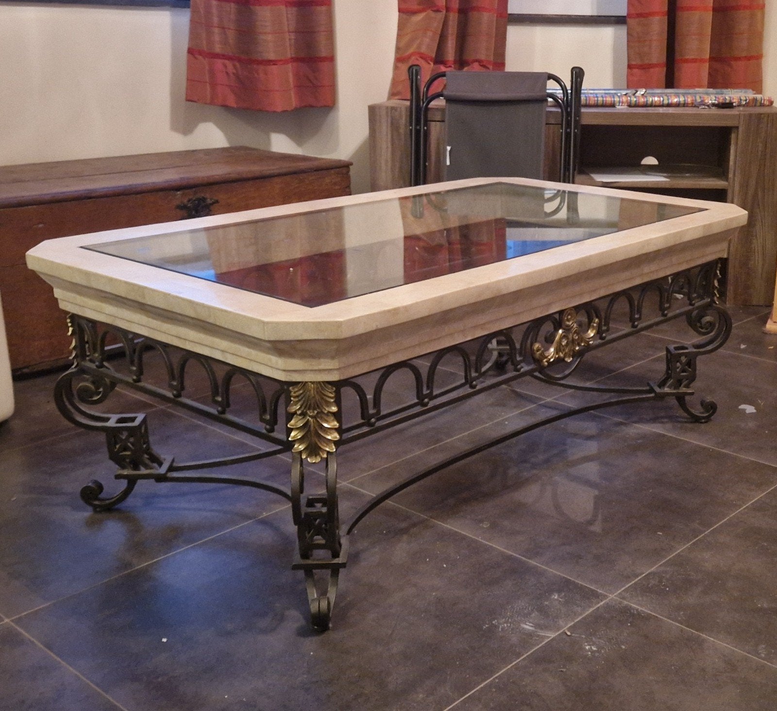 Table basse, Enlèvement
