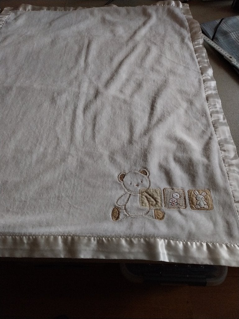 Couverture soie bébé blanche dessin nounours, Kinderen en Baby's, Dekens, Slaapzakjes en Inbakerproducten, Zo goed als nieuw, Deken
