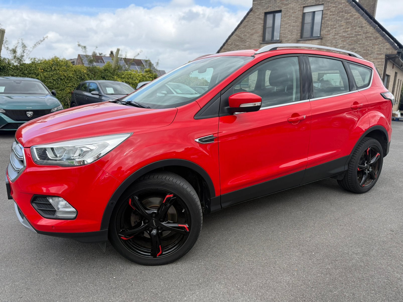 FORD Kuga 1.5 TDCi FWD/CAR-PLAY, Rouge, https://public.car-pass.be/vhr/de634ae9-dc88-4eb5-b774-7a6fe788fa4f, Achat, Euro 6