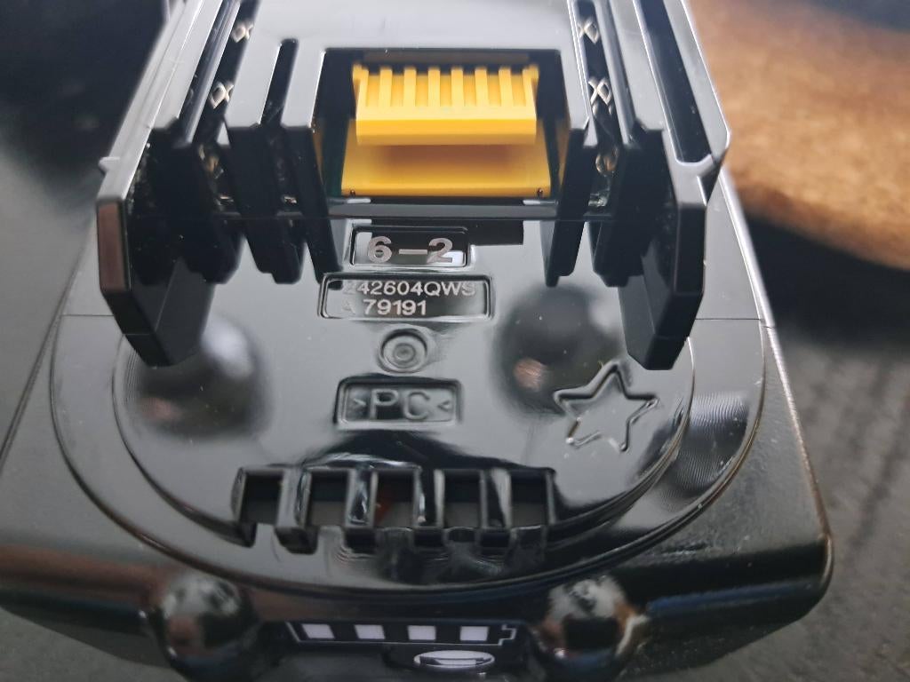 Makita oplader +2x 6ah batterijen nieuw, Doe-het-zelf en Bouw, Ophalen of Verzenden, Nieuw