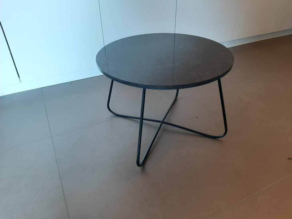 Ronde salontafel met stenen blad en zwarte metalen steun, Ophalen, Gebruikt, 50 tot 100 cm, Rond