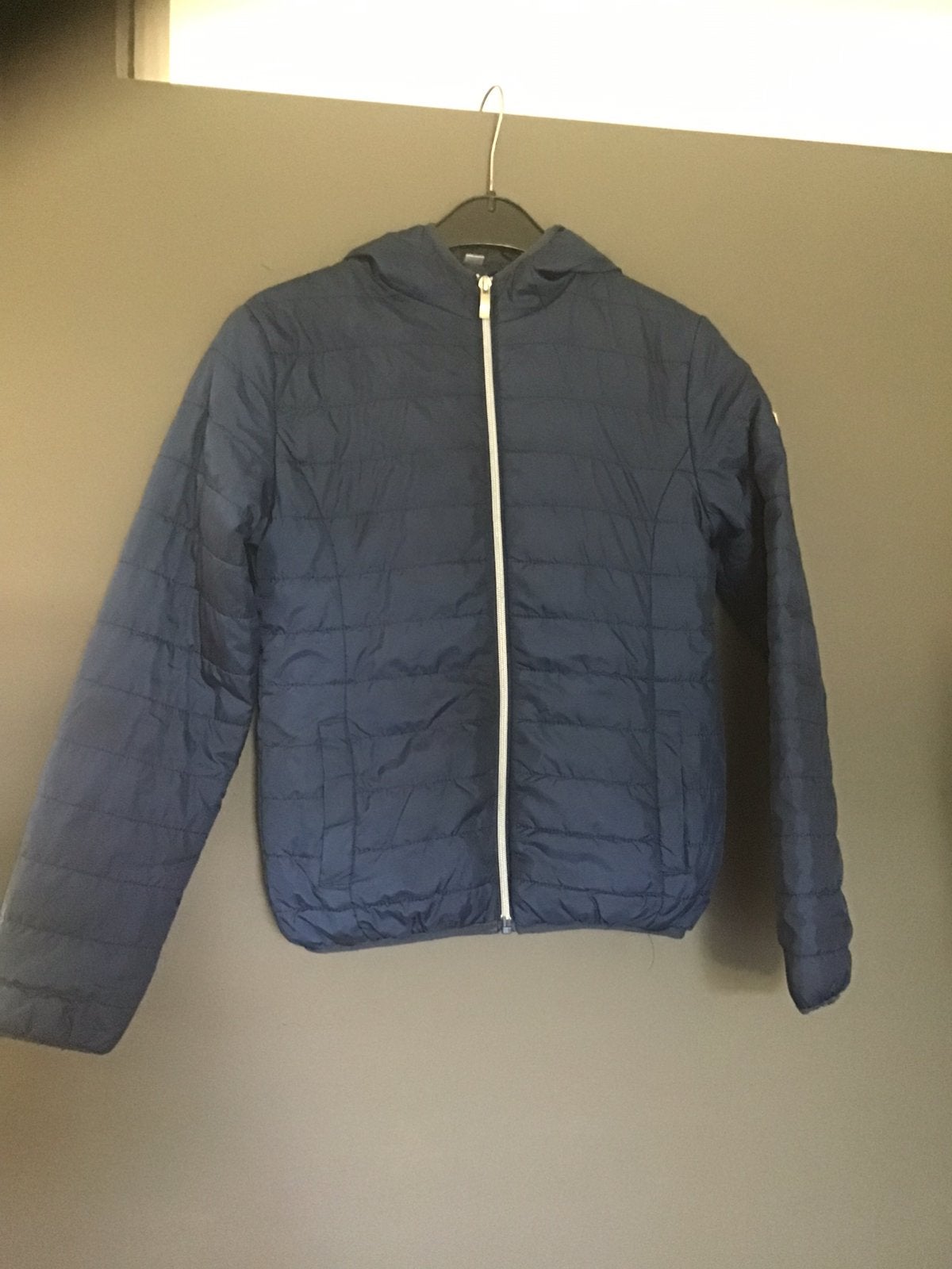 Doenkrblauwe jas uniform, Kinderen en Baby's, Kinderkleding | Maat 146, Ophalen of Verzenden, Gebruikt, Jongen of Meisje, Jas