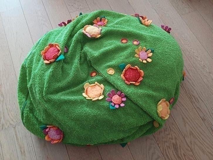 Mooie, zachte, grote zitzak / poef bloemenweide van Haba, Ophalen, Gebruikt