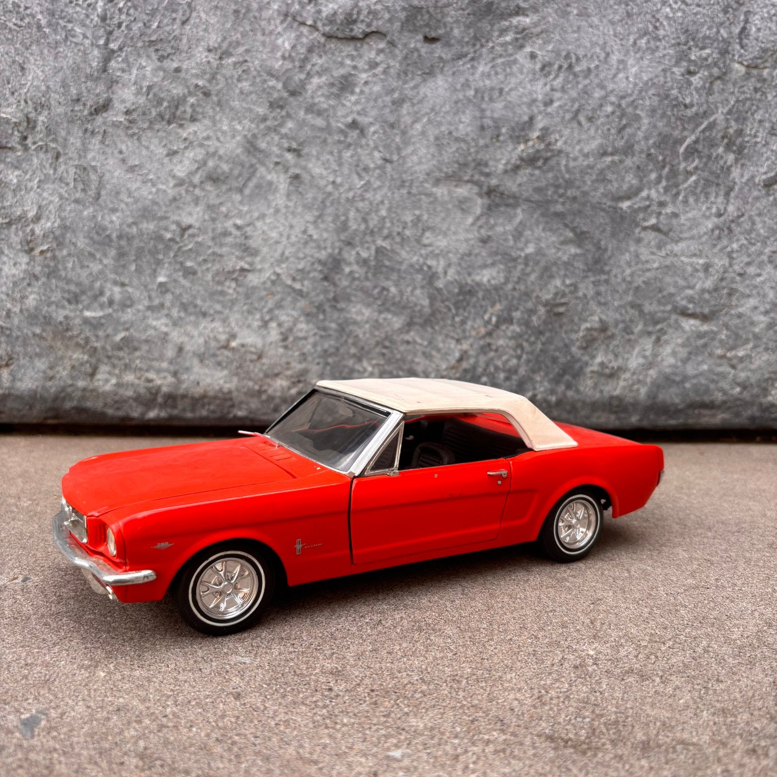 Revell 1:18 Ford Mustang 1965 / Schaalmodel - Projekt, Hobby en Vrije tijd, Modelauto's | 1:24, Zo goed als nieuw, Revell, Verzenden