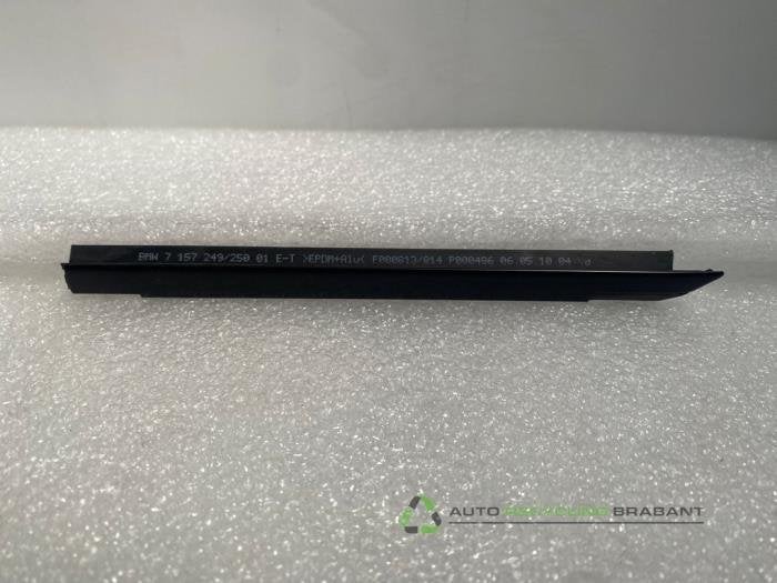 Joint de vitre d'un BMW 3-Serie, -, 3 mois de garantie, Utilisé, -