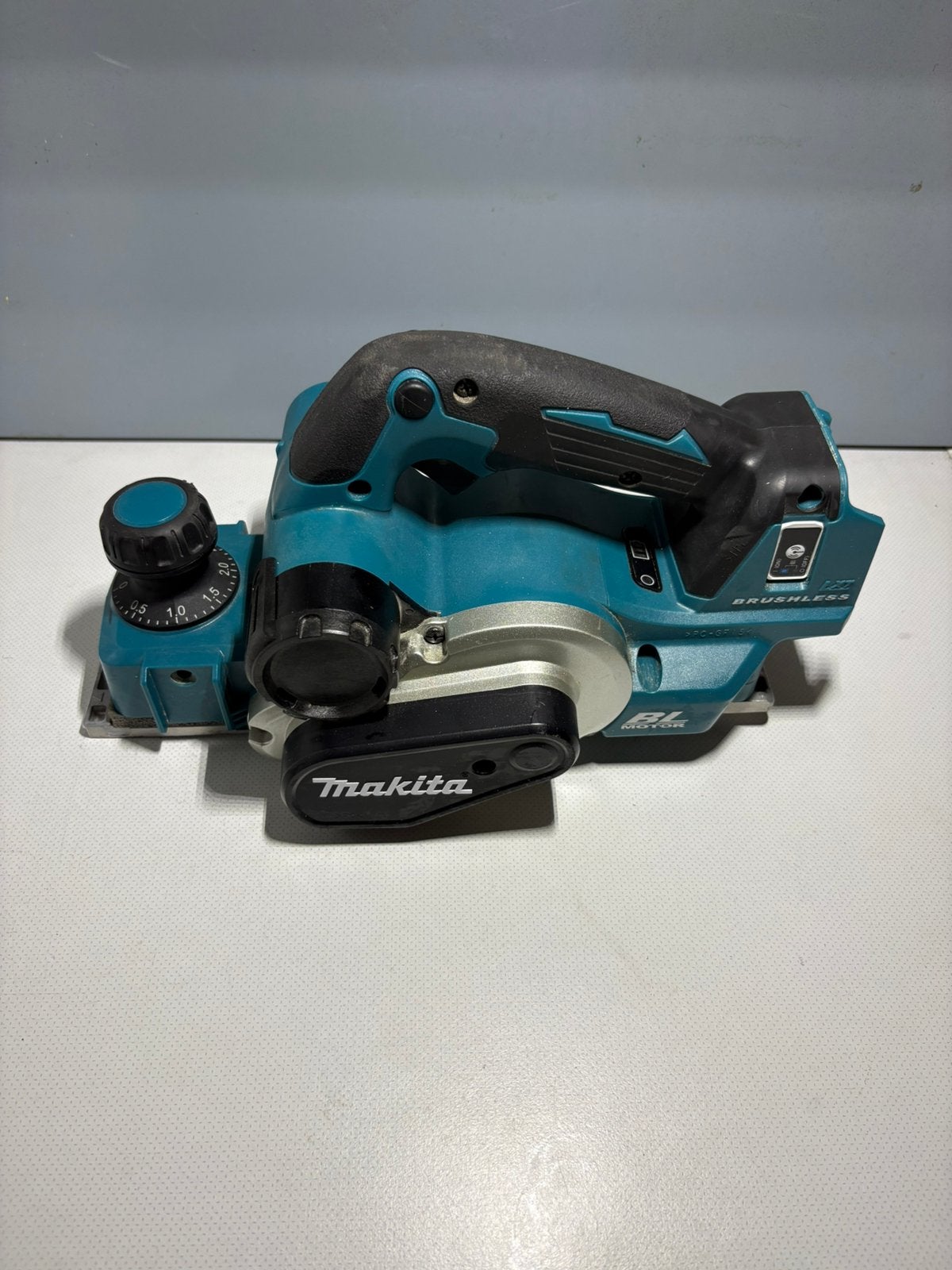 Makita 18V schaaf DKP181Z, Doe-het-zelf en Bouw, Ophalen of Verzenden, Zo goed als nieuw, Accu