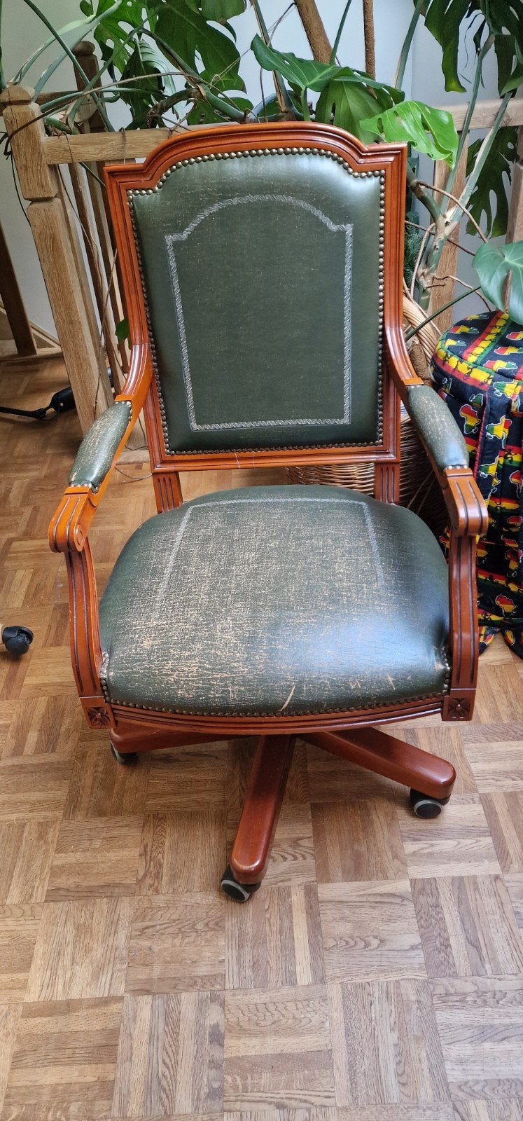 Chaise de bureau vintage classique. Bois et vert, Antiquités & Art, Enlèvement
