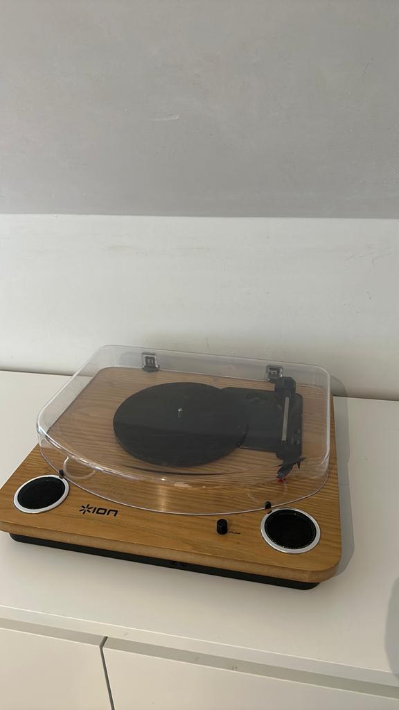 ION platenspeler met ingebouwde speakers, Ophalen, Zo goed als nieuw, Platenspeler